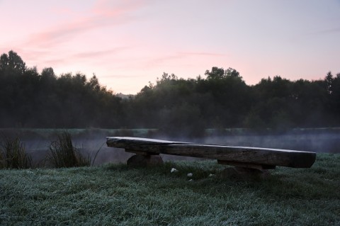 Bild: Morgenstimmung am Königeröder Teich. NIKON D700 und AF-S NIKKOR 24-120 mm 1:4G ED VR. ISO 1600 ¦ f/7,1 ¦ 44 mm ¦ 1/20 s ¦ kein Blitz. Klicken Sie auf das Bild um es zu vergrößern.