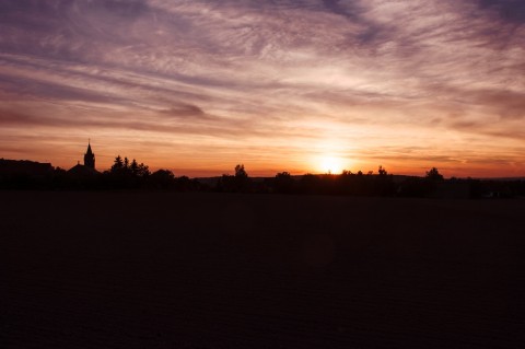 Bild: Sonnenuntergang im Herbst über Bräunrode im Unterharz. NIKON D700 und AF-S NIKKOR 24-120 mm 1:4G ED VR.