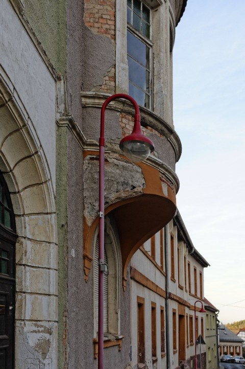 Bild: An der ehemaligen Oberschule "OSKAR SCHNELLER" ins Mansfeld. NIKON D700 mit CARL ZEISS Distagon T* 1.4/35 ZF.2.