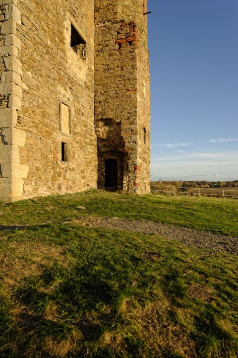 Bild: Das SIGMA 12-24 mm F4,5-5,6 II DG HSM hat eine geringe tonnenförmige Verzeichnung, die sich aber gut korrigieren lässt. An der Burg Arnstein im Unterharz. Brennweite 24 Millimeter bei Blende 11.