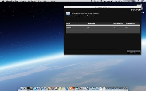 Bild: Der OYMPUS DIGITAL CAMERA UPDATER erkennt, ob Updates für die Firmware von Digitalkamera und Objektiv möglich sind.