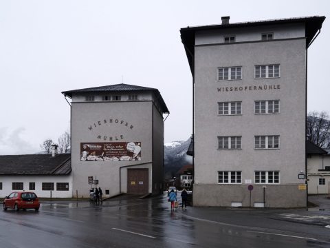 Bild: An der Wieshofer Mühle von St. Johann in Tirol. OLYMPUS OM-D E-M5 mit M.Zuiko Digital 12-50 mm 1:3.5-6.3 EZ. ISO 200 ¦ f/9 ¦ 12 mm ¦ 1/200 s ¦ kein Blitz. Klicken Sie auf das Bild um es zu vergrößern.