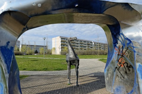 Bild: Das Denkmal Hunt, Stolln und Grubenpferd im Neubaugebiet n der Magdeburger Straße in der Lutherstadt Eisleben. NIKON D700 mit TAMRON SP 24-70mm F/2.8 Di VC USD. ISO 200 ¦ f/5,6 ¦ 24 mm ¦ 1/800 s ¦ kein Blitz. Klicken Sie auf das Bild um es zu vergrößern.