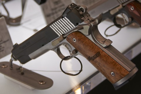 Bild: Die aufmerksamen Leser des Blogs werden es wissen: Colt M1911 Klon aus dem Hause SigSauer.