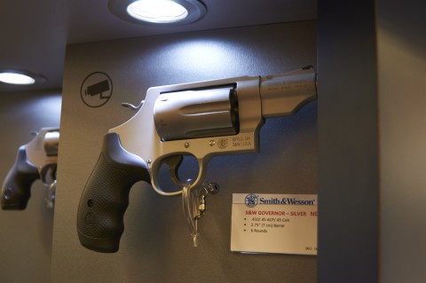 Bild: Smith&Wesson Revolver zum verschießen der Kaliber .45ACP, .45LC und .410 Schrot.