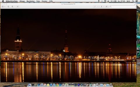 Bild: Detailansicht des Nachtpanorama von Riga - hier Dom, Peterskirche und Turm der Akademie der Wissenschaften. Klicken Sie auf das Bild um es zu vergrößern.