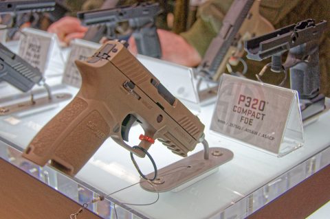 Bild: SIG 320, hier als Compact, erhältlich in verschiedenen Größen und in allen Gängigen Kalibern