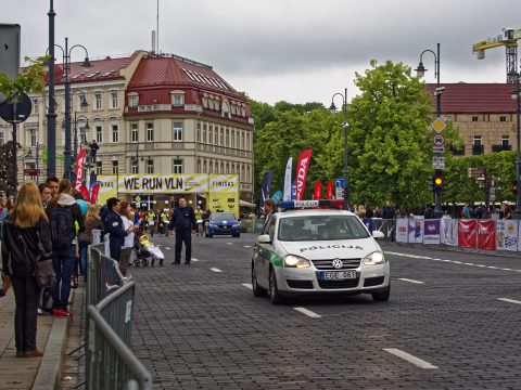 Bild: Vilnius Halbmarathon Mai 2015 DNB | NIKE WE RUN VILNIUS. OLYMPUS OM-D E-M1 mitM.ZUIKO DIGITAL ED 40‑150mm 1:2.8 PRO ISO 200 ¦ f/7,1 ¦ 50 mm ¦ 1/160 s ¦ kein Blitz. Klicken Sie auf das Bild um es zu vergrößern.