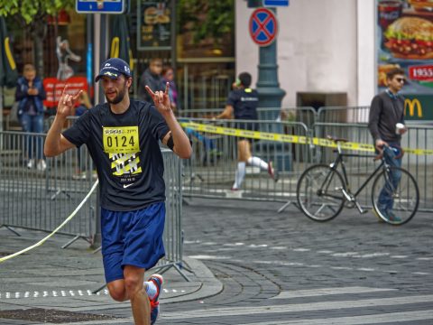 Bild: Vilnius Halbmarathon Mai 2015 DNB | NIKE WE RUN VILNIUS. OLYMPUS OM-D E-M1 mitM.ZUIKO DIGITAL ED 40‑150mm 1:2.8 PRO ISO 200 ¦ f/2,8 ¦ 100 mm ¦ 1/1000 s ¦ kein Blitz. Klicken Sie auf das Bild um es zu vergrößern.