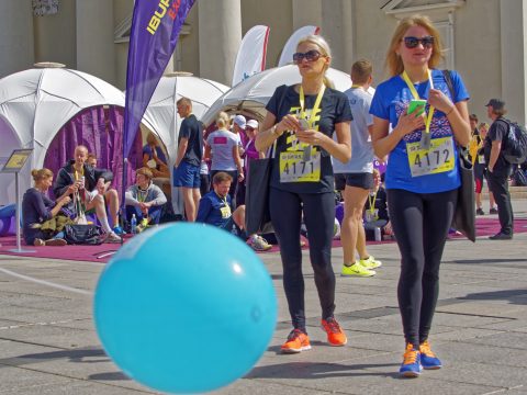 Bild: Vilnius Halbmarathon Mai 2015 DNB | NIKE WE RUN VILNIUS. OLYMPUS OM-D E-M1 mitM.ZUIKO DIGITAL ED 40‑150mm 1:2.8 PRO ISO 200 ¦ f/5,6 ¦ 40 mm ¦ 1/640 s ¦ kein Blitz. Klicken Sie auf das Bild um es zu vergrößern.