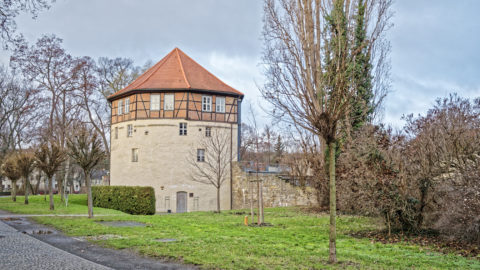 Bild: Aschersleben -das Rondell war einer der Türme der mittelalterlichen Stadtmauer. OLYMPUS PEN-F und LEICA DG SUMMILUX 1.7 / 15mm. ISO 200 ¦ f/7.1 ¦ 15 mm ¦ 1/25 s ¦ kein Blitz.