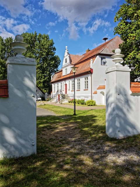 Bild: Das Gutshaus Groß Schoritz ist das Geburtshaus des Dichters und Historikers Ernst Moritz Arndt. Klicken Sie auf da Bild um es zu vergrößern.