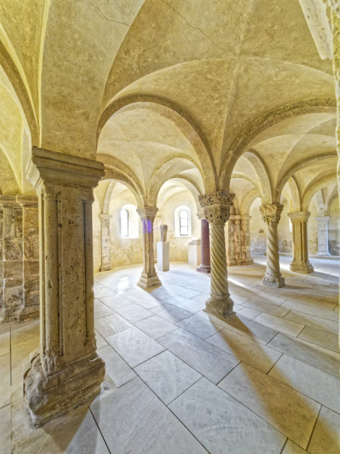 Bild: In der Krypta der Kirche der Konradsburg bei Ermsleben (Stadt Falkenstein im Harz) im Unterharz. Klicken Sie auf das Bild um es zu vergrößern.