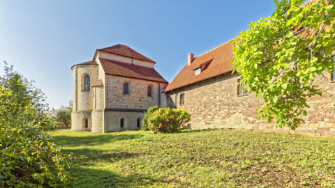 Bild: Die Kirche der Konradsburg bei Ermsleben (Stadt Falkenstein im Harz) im Unterharz. Klicken Sie auf das Bild um es zu vergrößern.
