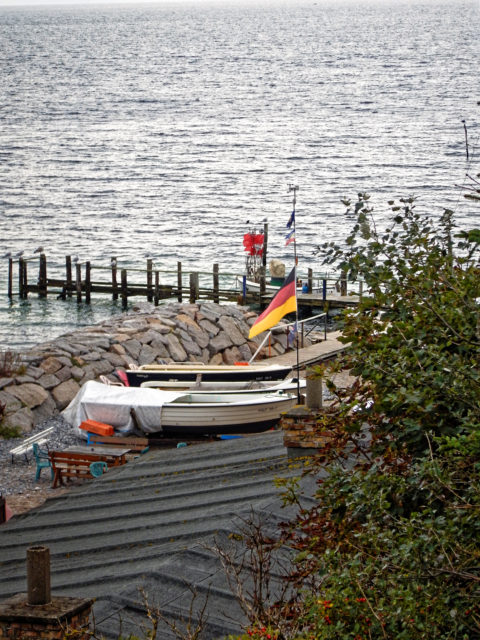 Bild: Blick von der Liete auf den Hafen des Fischerdorfes Vitt auf Rügen. Klicken Sie auf das Bild um es zu vergrößern.