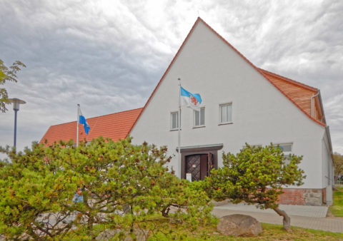 Bild: Das Heimat- und Marinemuseum in der Schulstraße 19 in Dranske auf der Insel Rügen. Klicken Sie auf da Bild um es zu vergrößern.