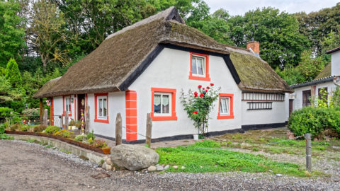 Bild: Dörfliche Idylle im Fischerdorf Vitt auf Rügen. Am Morgen gibt es hier kaum Besucher und der Ort wirkt wie aus einer anderen Zeit zu stammen. Klicken Sie auf das Bild um es zu vergrößern.