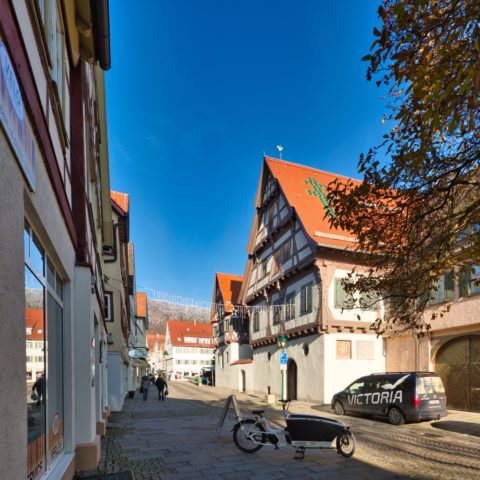 Bild: Blaubeuren Altstadt. Das ehemalige Spital zum Heiligen Geist in der Karlstraße. Klicken Sie auf das Bild um es zu vergrößern.