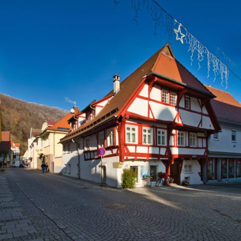 Bild: Blaubeuren Altstadt. Historisches Fachwerkhaus in der Altstadt von Blaubeuren. Klicken Sie auf das Bild um es zu vergrößern.
