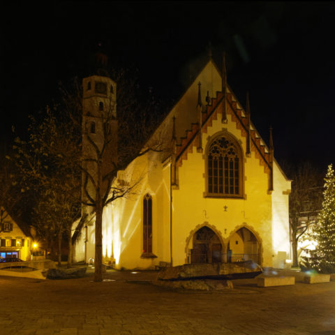 Bild: Blaubeuren Altstadt. Die evangelische Stadtkirche St. Peter und Paul. Klicken Sie auf das Bild um es zu vergrößern.