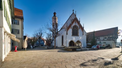 Bild: Blaubeuren Altstadt. Die evangelische Stadtkirche St. Peter und Paul. Klicken Sie auf das Bild um es zu vergrößern.