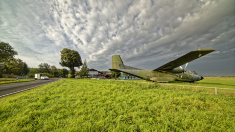 Bild: Auf dem Flugplatz Ballenstedt. Die Transall 50-07 der Bundeswehr. Foto aus dem Jahre 2017. Klicken Sie auf das Bild um es zu vergrößern.