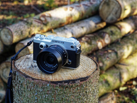 Bild: Zweifellos eine Designikone, aber nicht wetterfest. Olympus PEN-F mit LICA DG SUMMILUX 17 mm f/1.7 . Das Objektiv ist eine Festbrennweite mit einer hervorragenden Abbildungsqualität. Klicken Sie auf das Bid um es zu vergrößern.